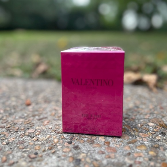 Valentino Bold Pink Box - Picture 1 of 3